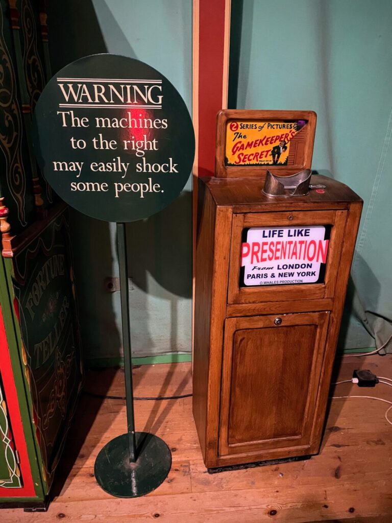 〝魔女の隠れ家〟ウーキー・ホールを訪れて。 🇬🇧 テムズの畔で|𝐋𝐢𝐟𝐞 𝐁𝐲 𝐓𝐡𝐞 𝐓𝐡𝐚𝐦𝐞𝐬 🇬🇧